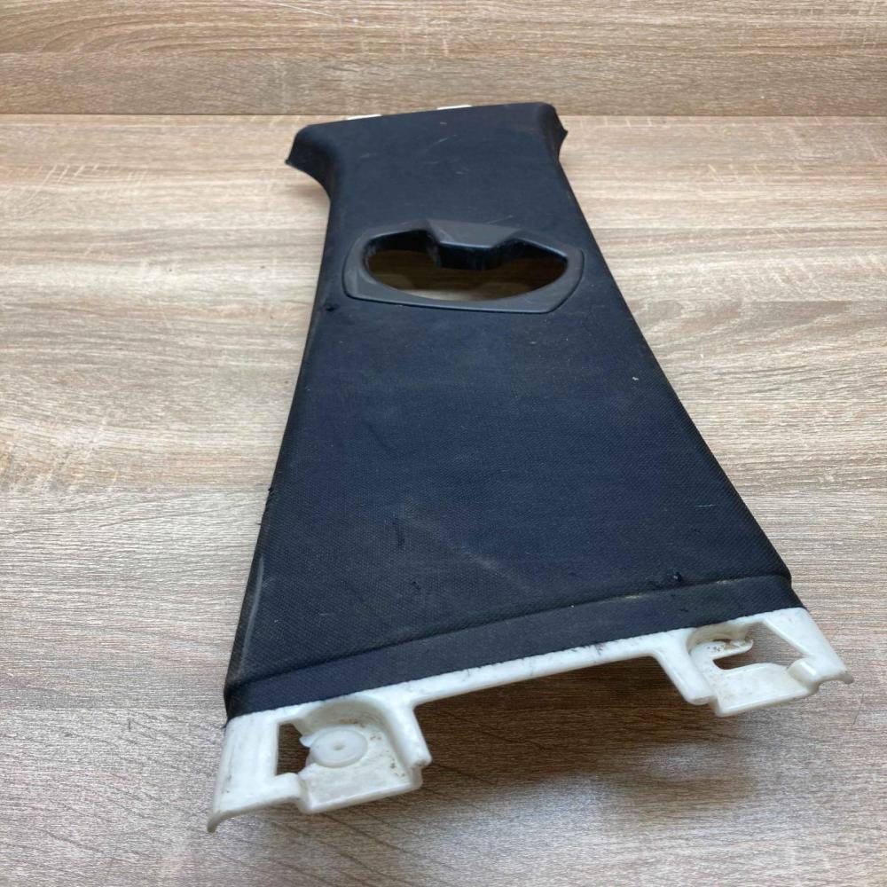 7058336  Right (B) pillar trim (top) BMW 3 E90 E91