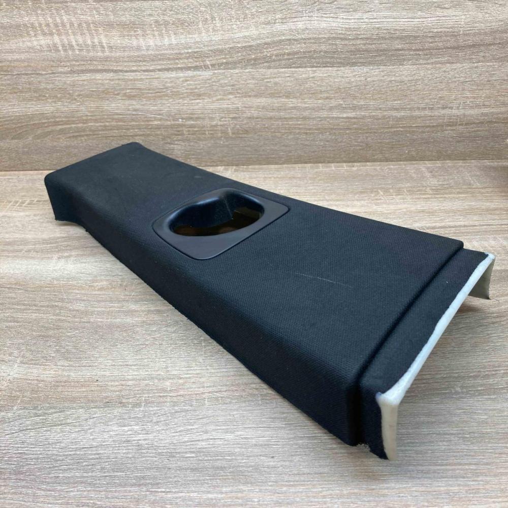 9137198 112520 RH (B) pillar trim (top) BMW 5 GT F07