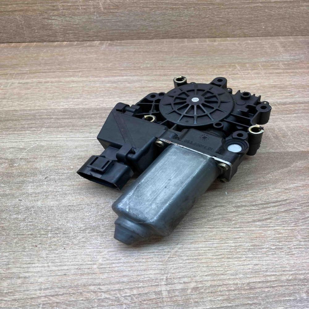 8D0959802B   Front door window regulator motor Audi A6 S6 C5 4B