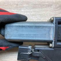 8D0959802B   Front door window regulator motor Audi A6 S6 C5 4B