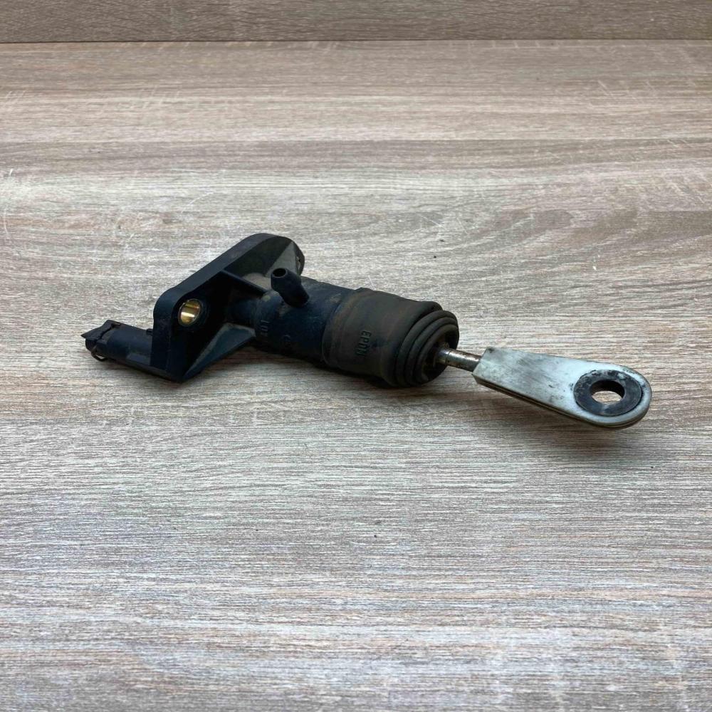 8E1721401   Clutch master cylinder Audi A6 S6 C5 4B