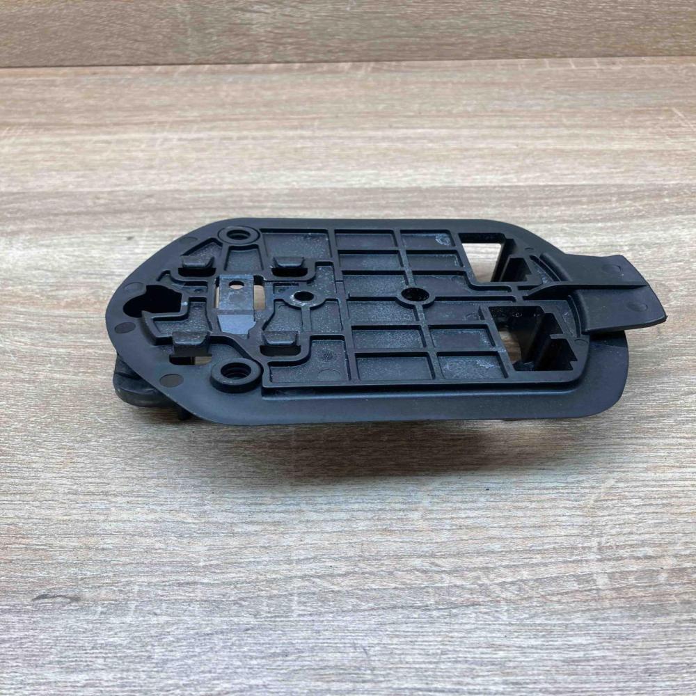 2118900814 Main  Hazard Warning Triangle Mounting Bracket Mercedes-Benz E W211