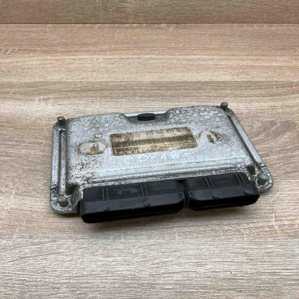 038906019GL 0281010944  Engine control unit/module ECU Volkswagen PASSAT B5.5