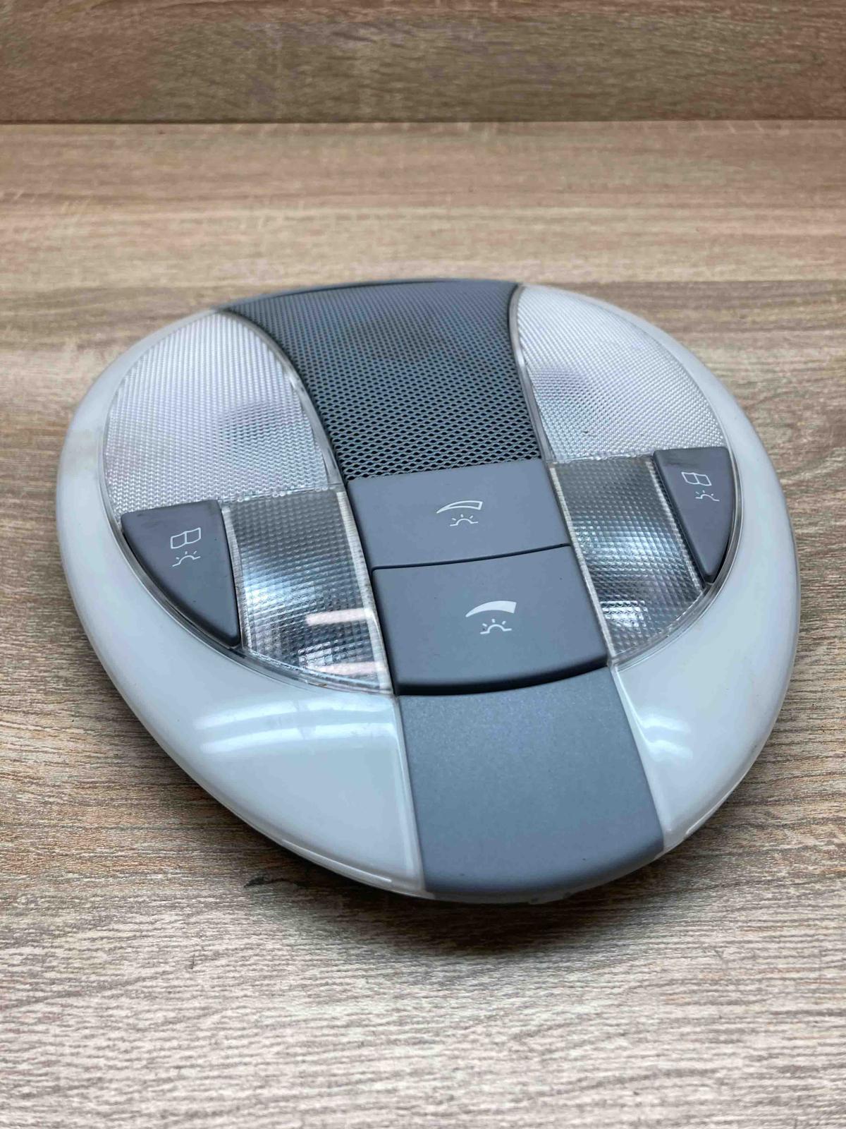 A2118202001 2JM008259  Front seat light Mercedes-Benz E W211