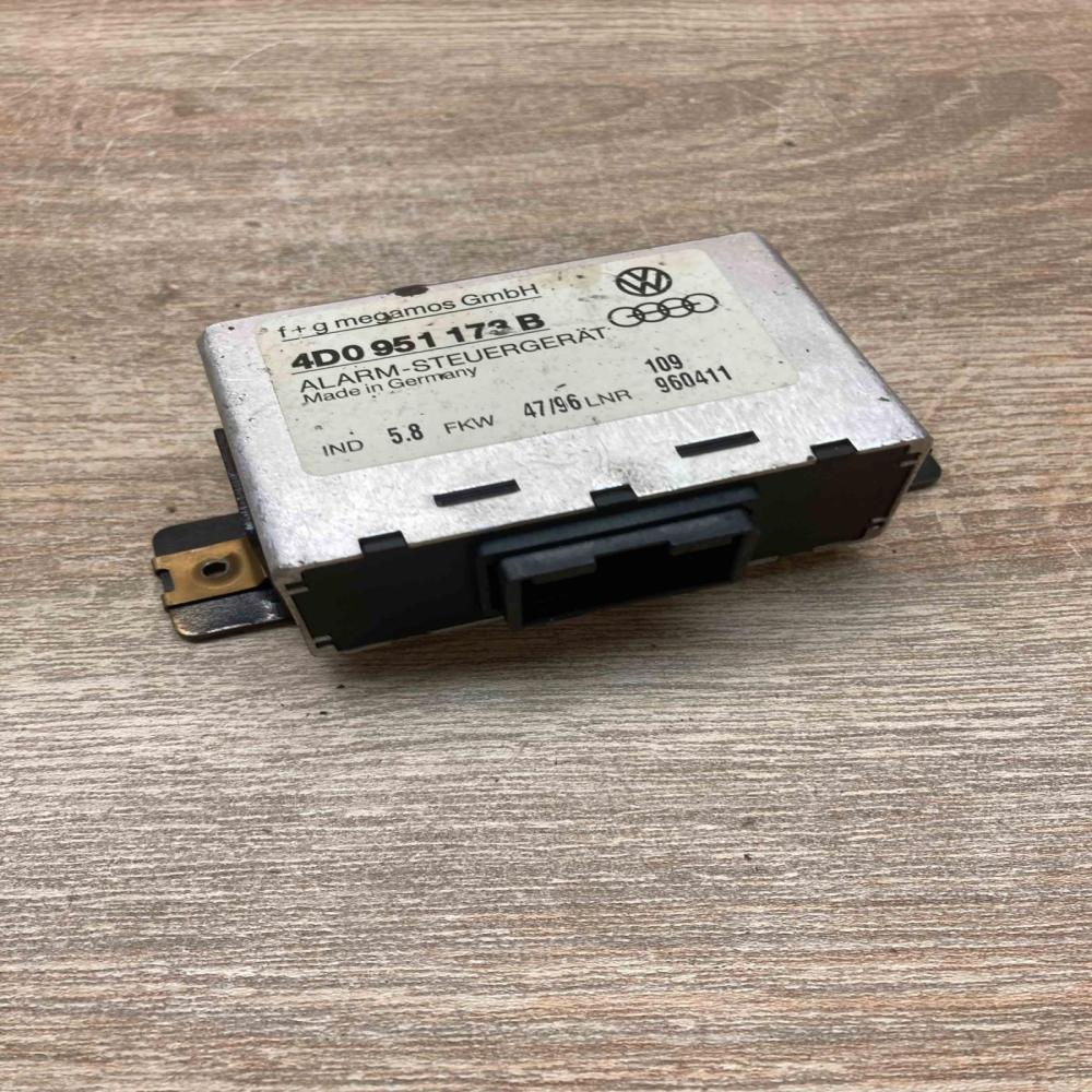 4D0951173B 960411  Alarm control unit/module Audi A4 S4 B5 8D