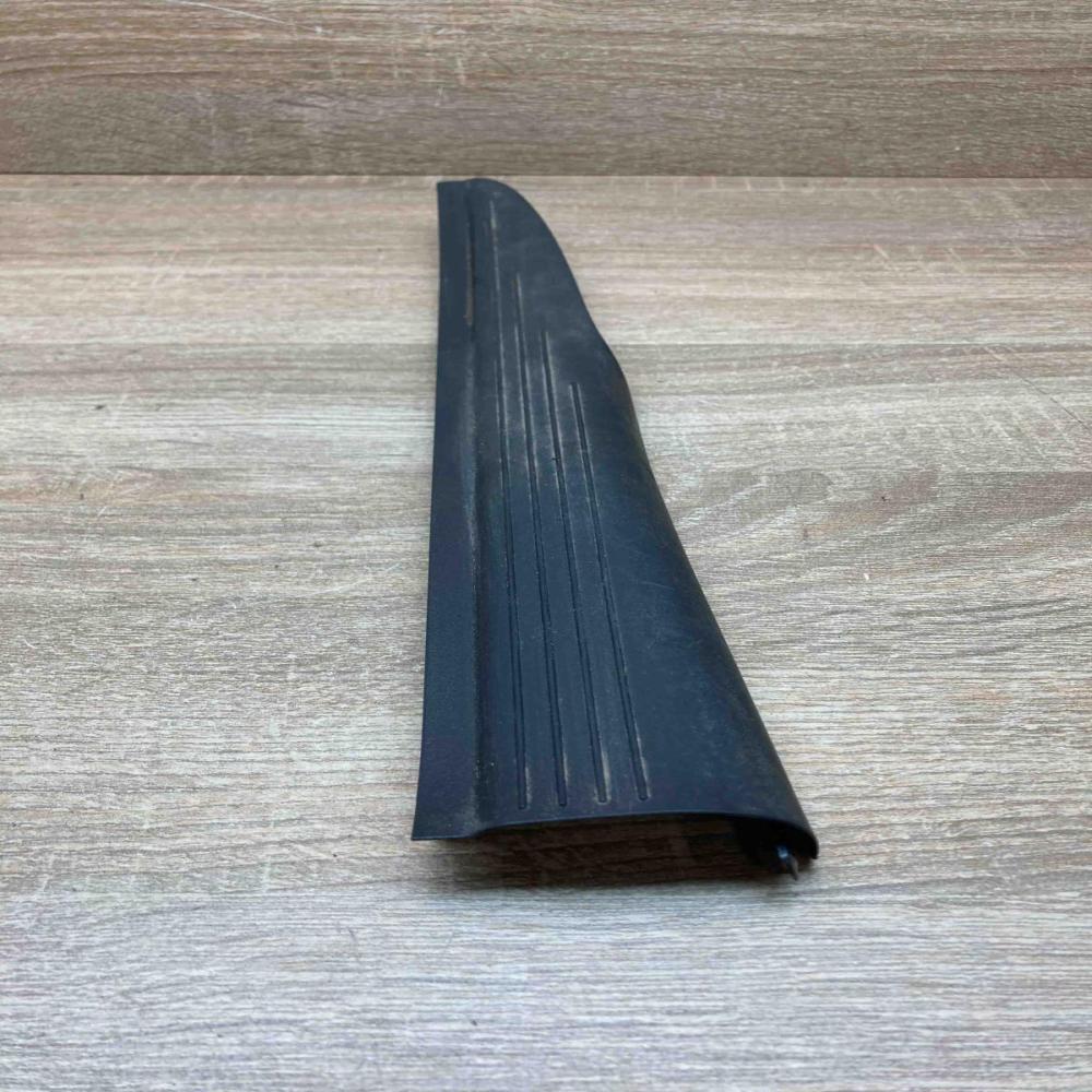A2116800635 Used  Front sill trim cover Mercedes-Benz E W211