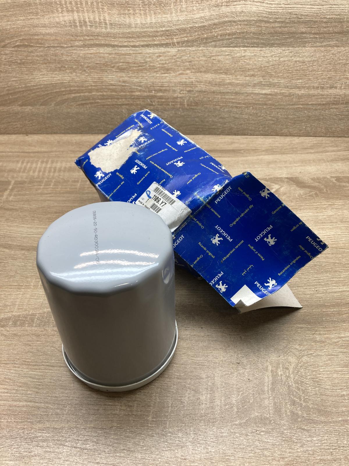 1109Y7   Oil filter cover Peugeot Boxer