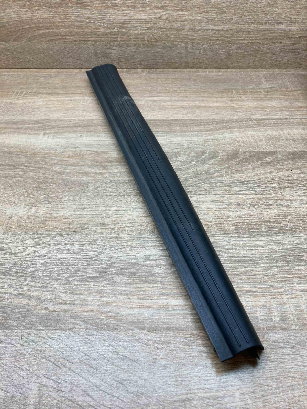 A2116801835   Front sill trim cover Mercedes-Benz E W211