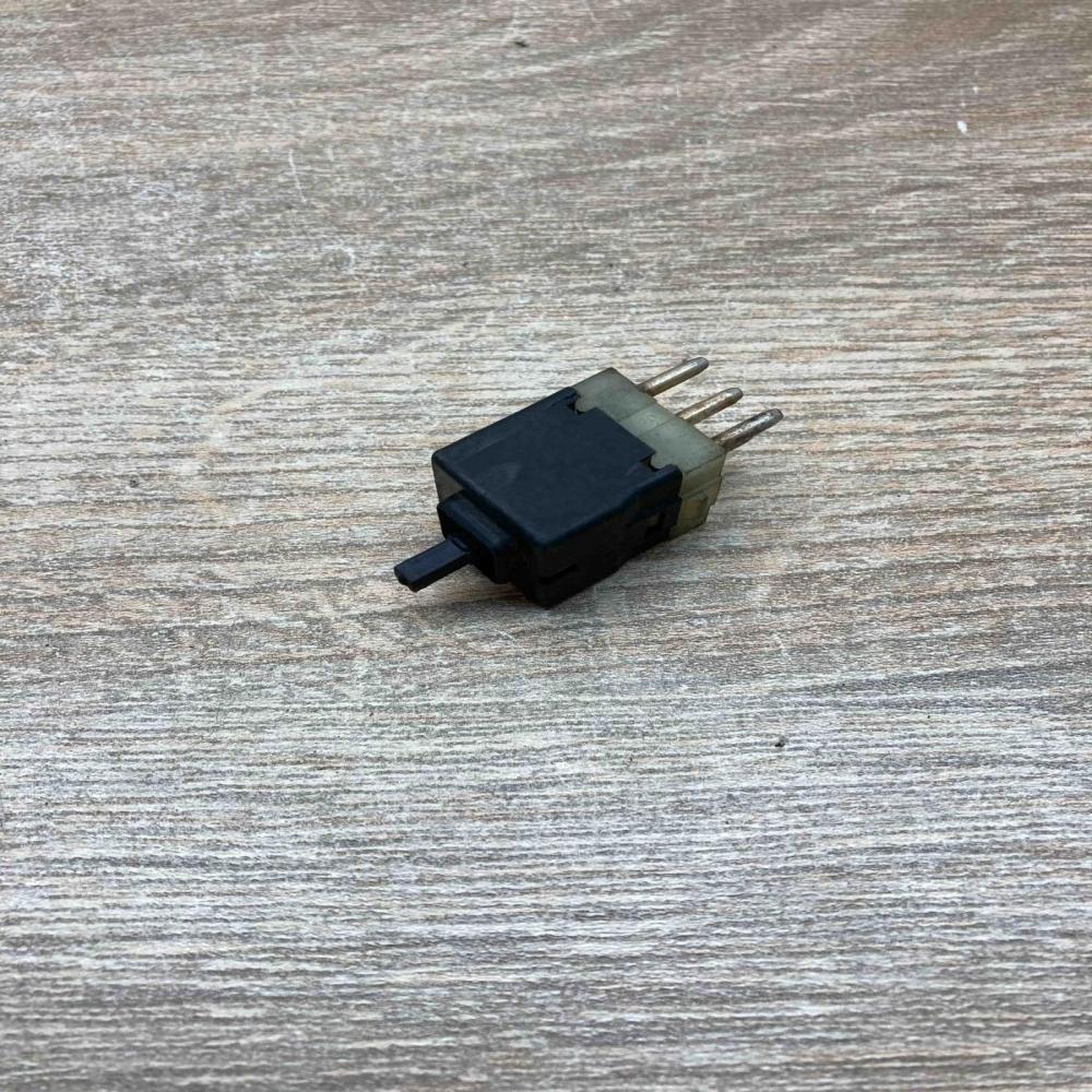 03830135 33451345  Wing mirror switch Volvo 440
