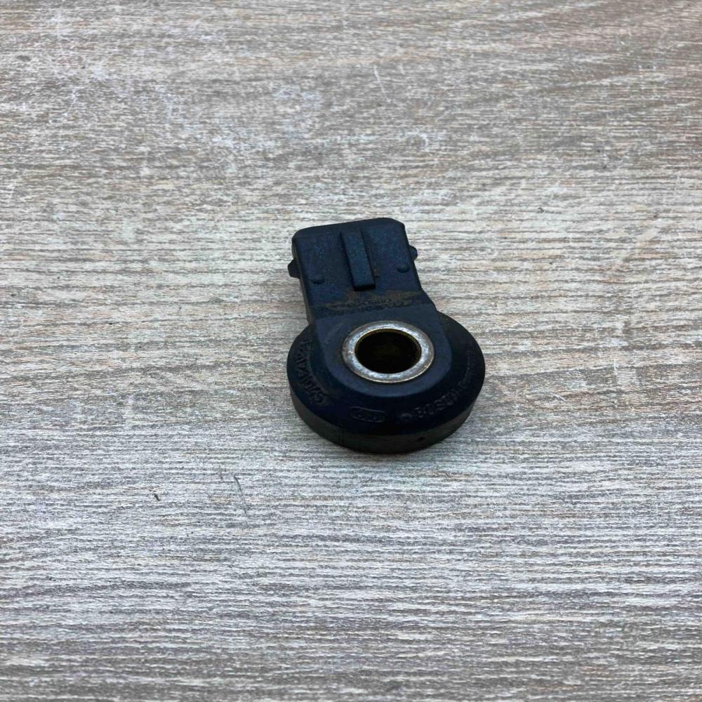 030905377A 0261231045  Detonation knock sensor Volkswagen Golf IV