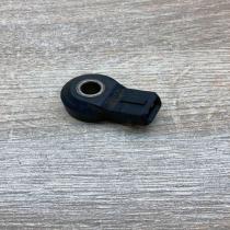 030905377A 0261231045  Detonation knock sensor Volkswagen Golf IV