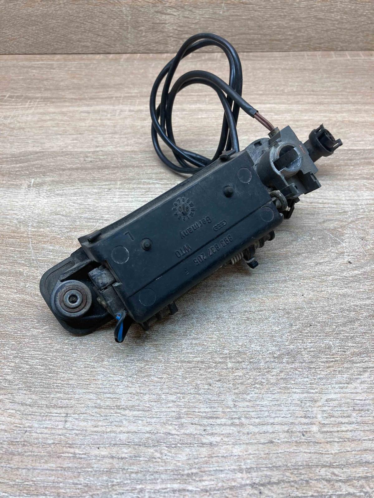 893837205   Front door lock (next to the handle) Audi 80 90 B3