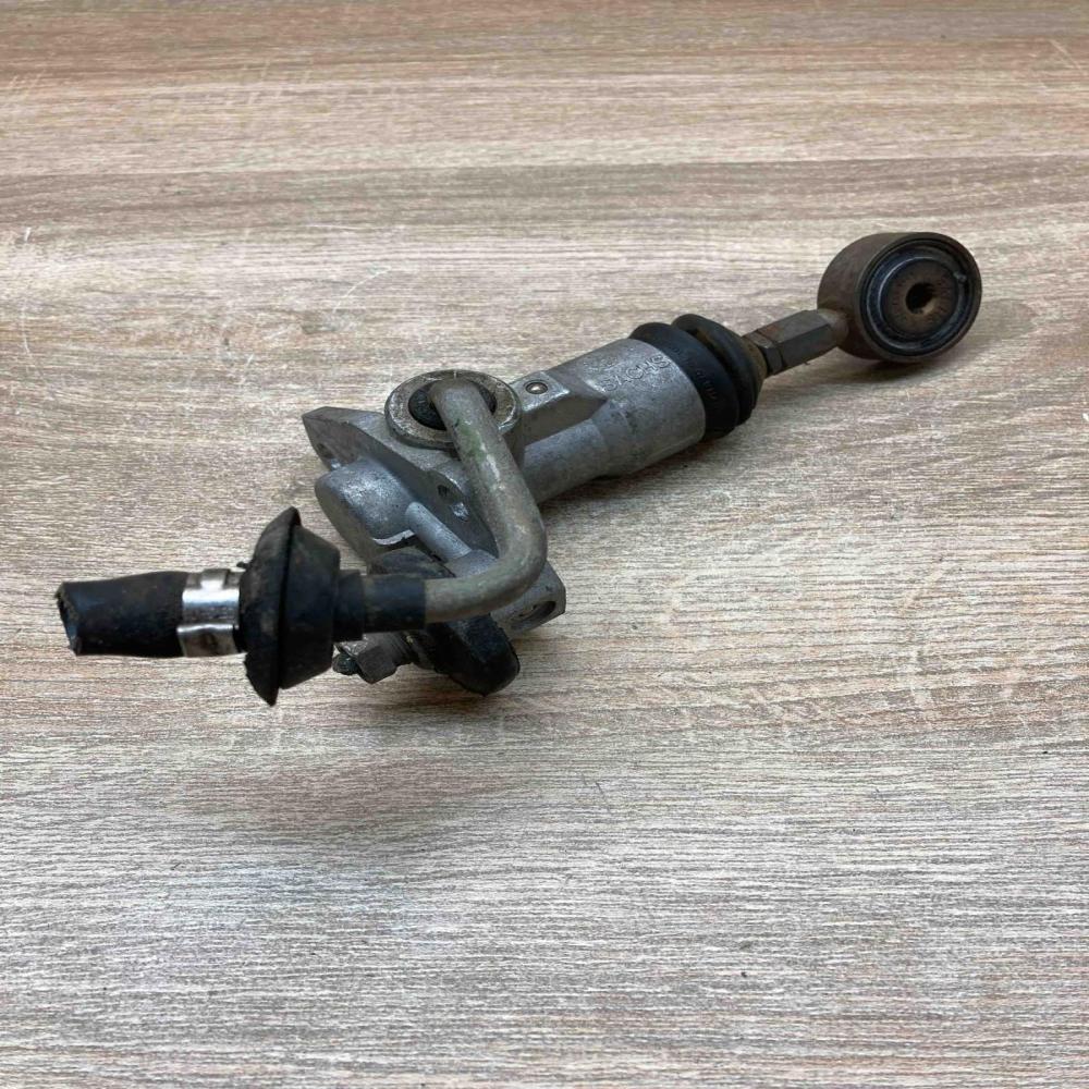 8D1721401   Clutch master cylinder Audi A4 S4 B5 8D