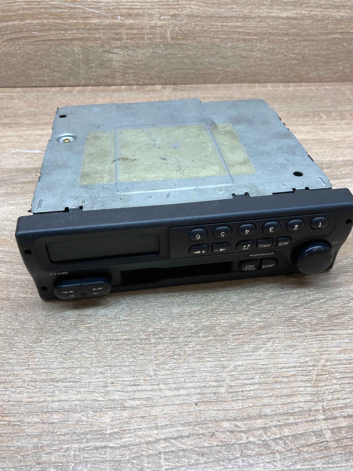 22RC465 65 902231465659  Radio/CD/DVD/GPS head unit Fiat Ulysse