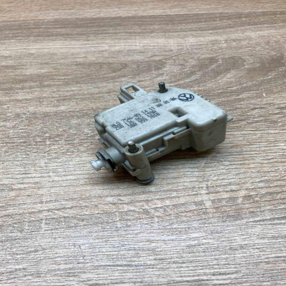 3B0959781B   Fuel tank cap lock motor Volkswagen Golf IV