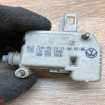 3B0959781B   Fuel tank cap lock motor Volkswagen Golf IV
