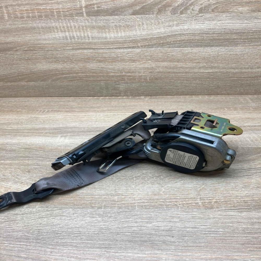 561014701  Left Front seatbelt Mercedes-Benz E W211