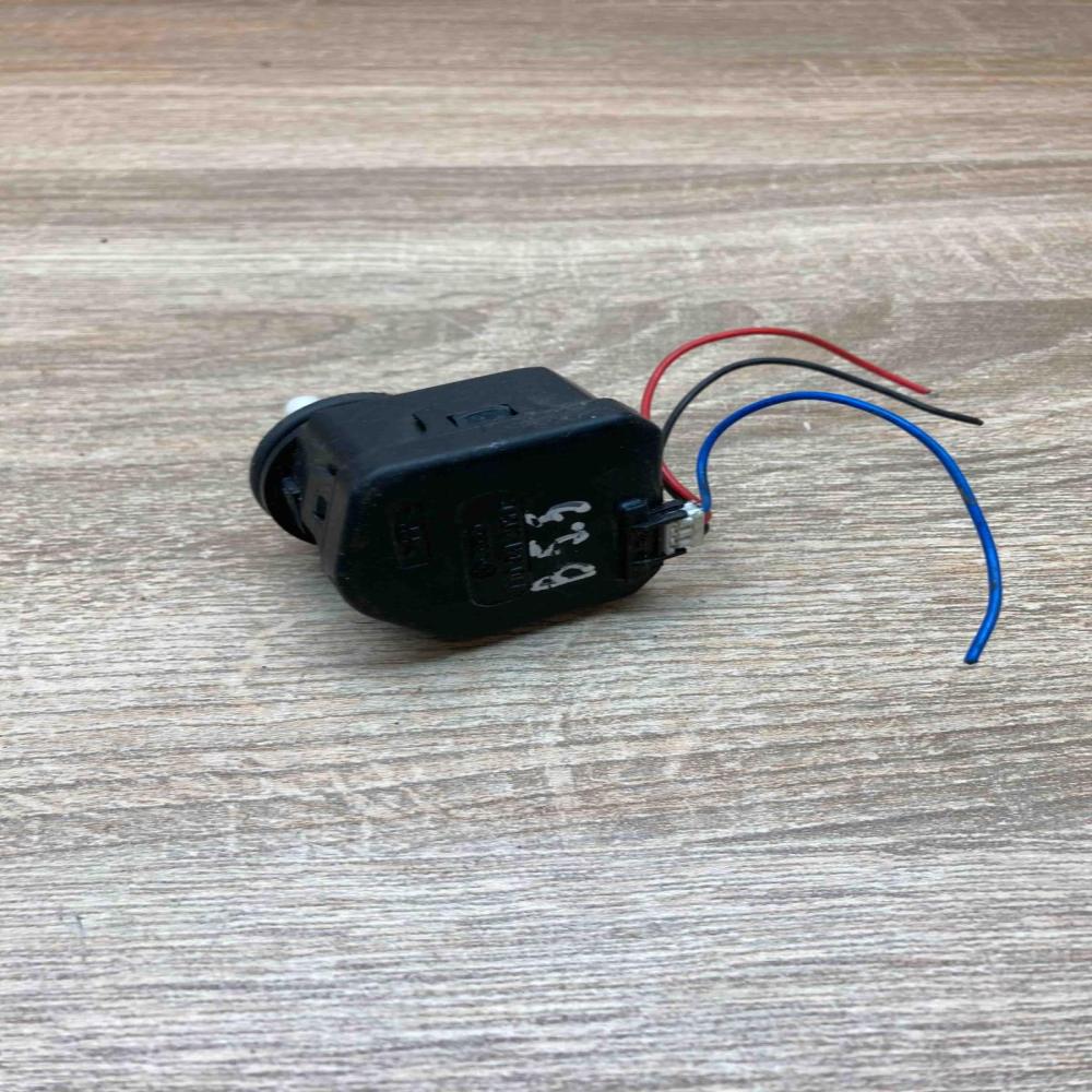 1J0941295C  With Plug Headlight level adjustment motor Volkswagen PASSAT B5.5