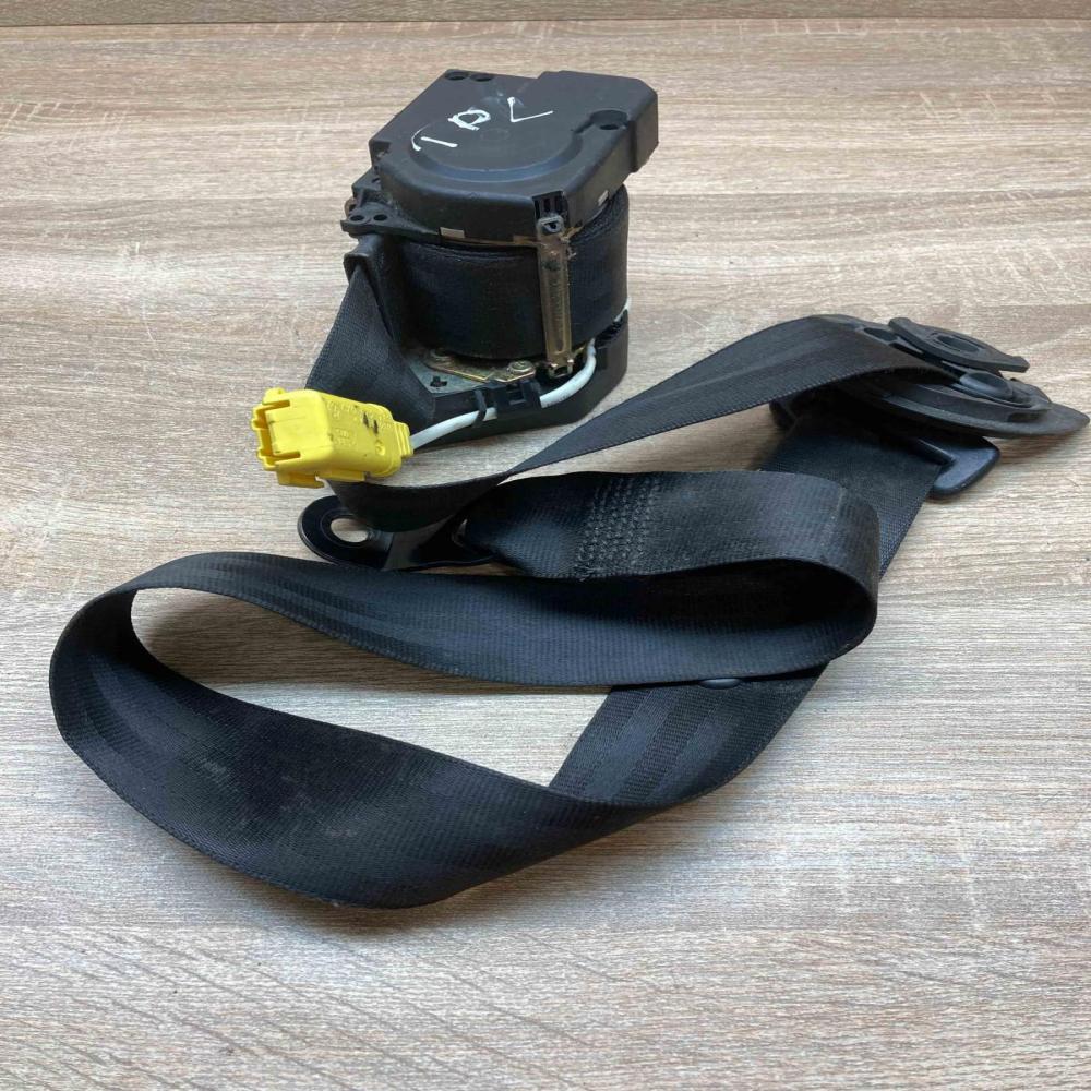 33014052 193857737  Front seatbelt Volkswagen Touran I