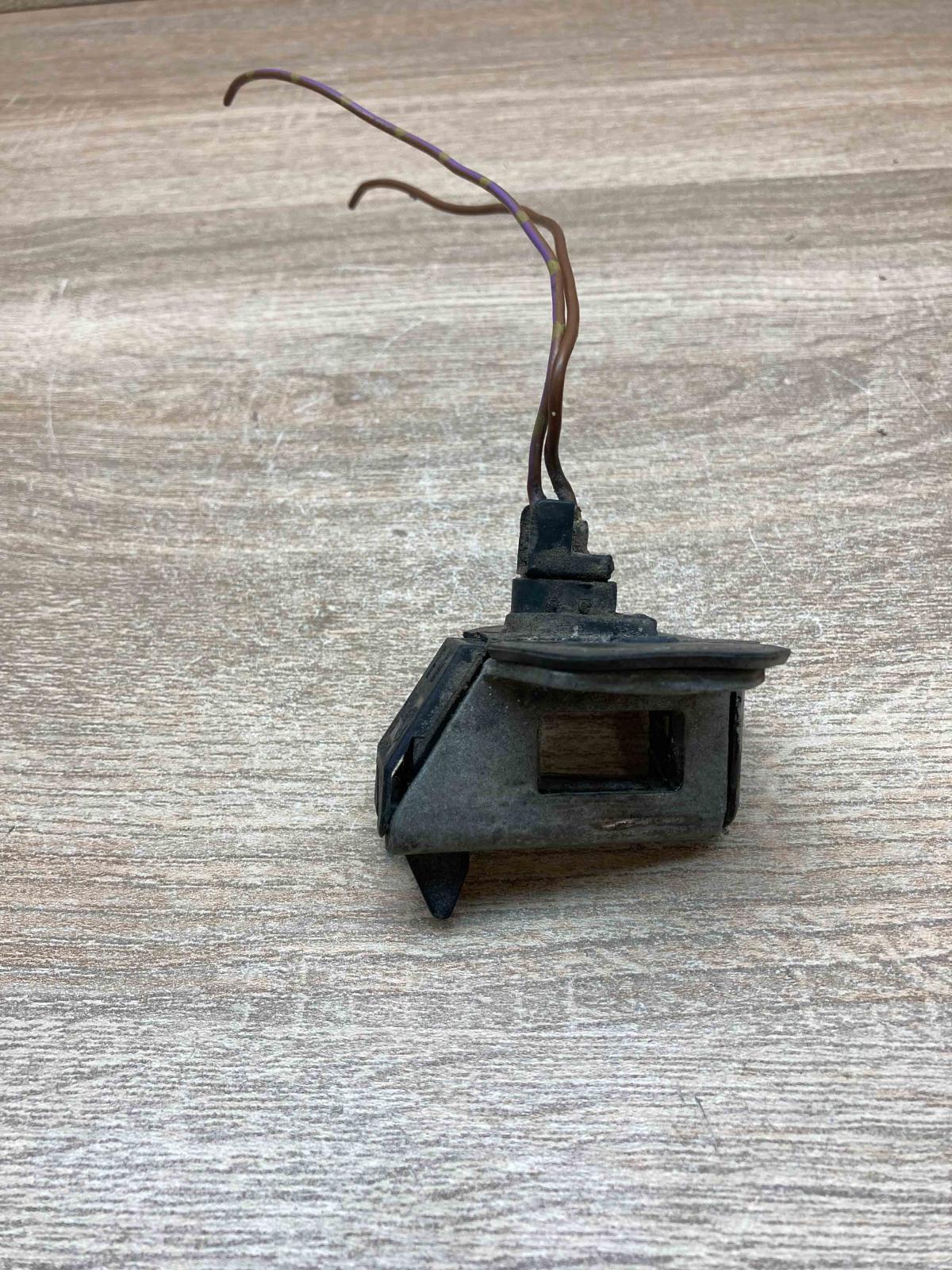 1384858   Tailgate/trunk/boot lock/catch/latch BMW 5 E39