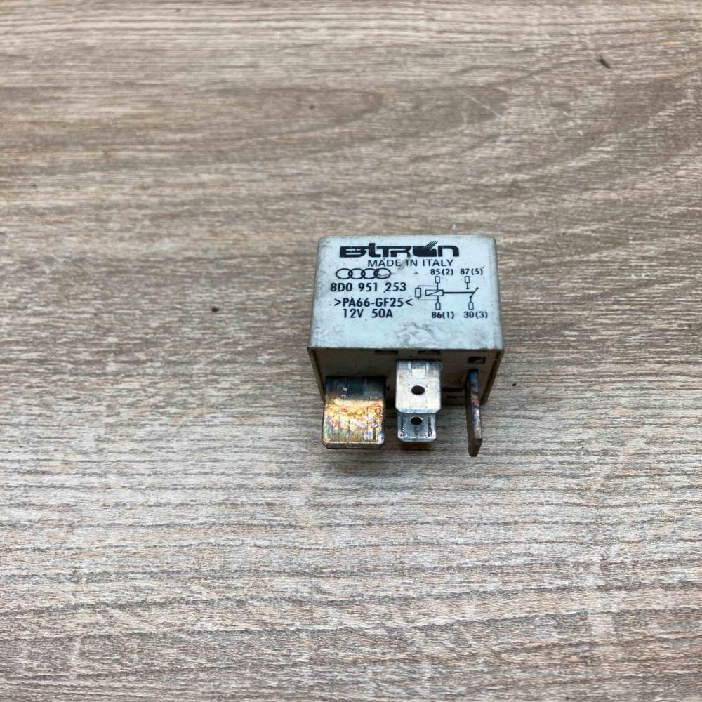 8D0951253   Other relay Audi A4 S4 B7 8E 8H