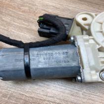 A2118202942  With plug Front door window regulator motor Mercedes-Benz E W211