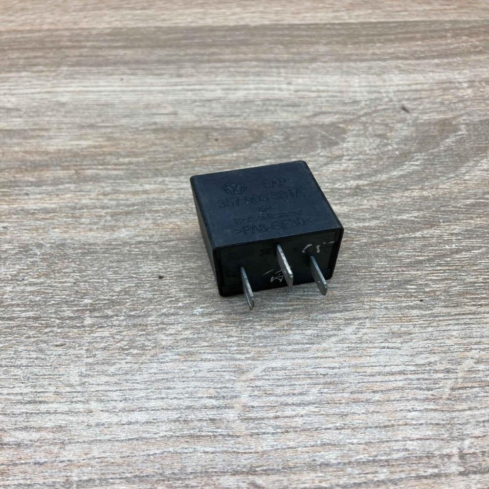 357906381A   Other relay Volkswagen PASSAT B4