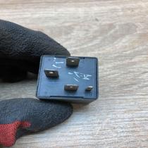 357906381A   Other relay Volkswagen PASSAT B4