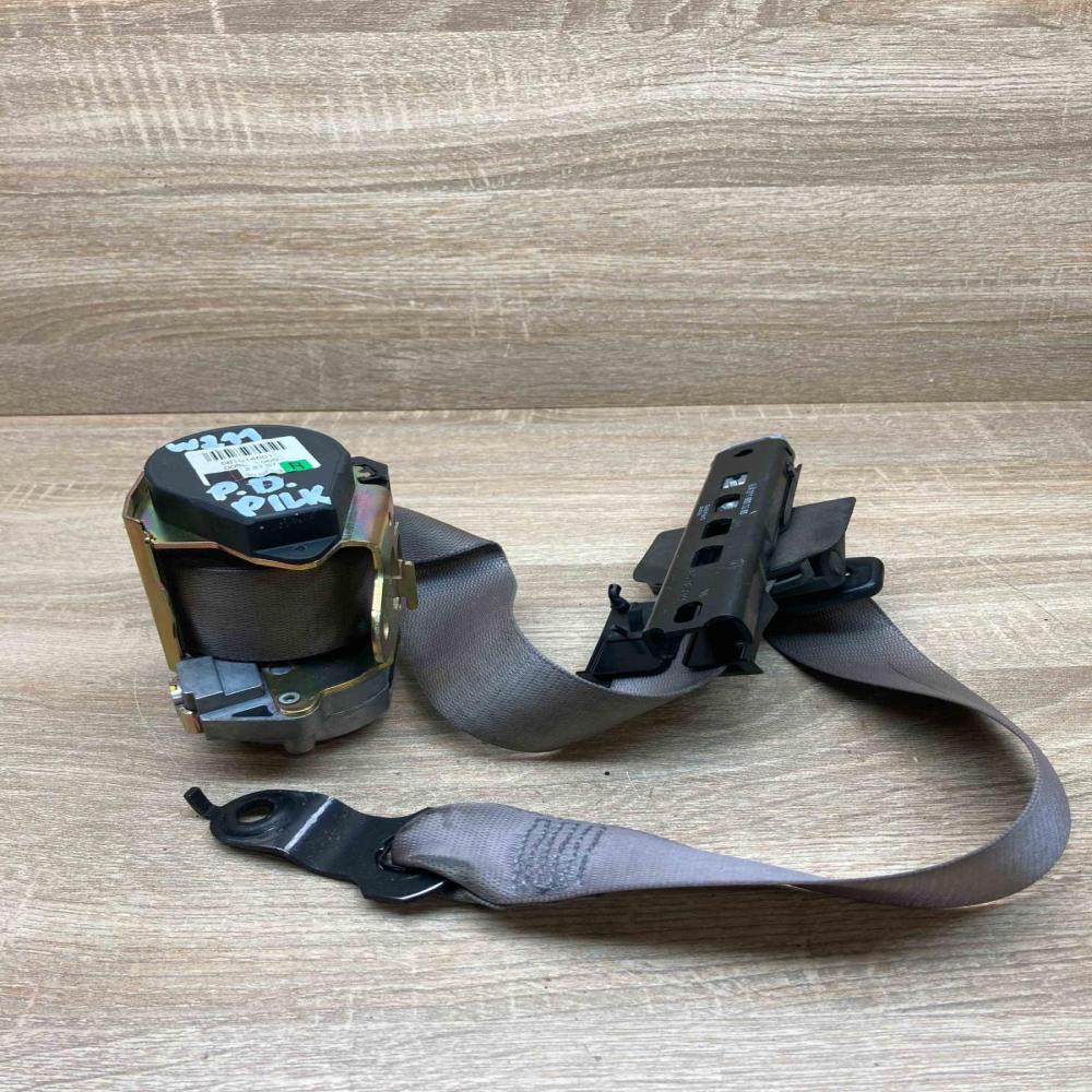 561014601  Right Front seatbelt Mercedes-Benz E W211