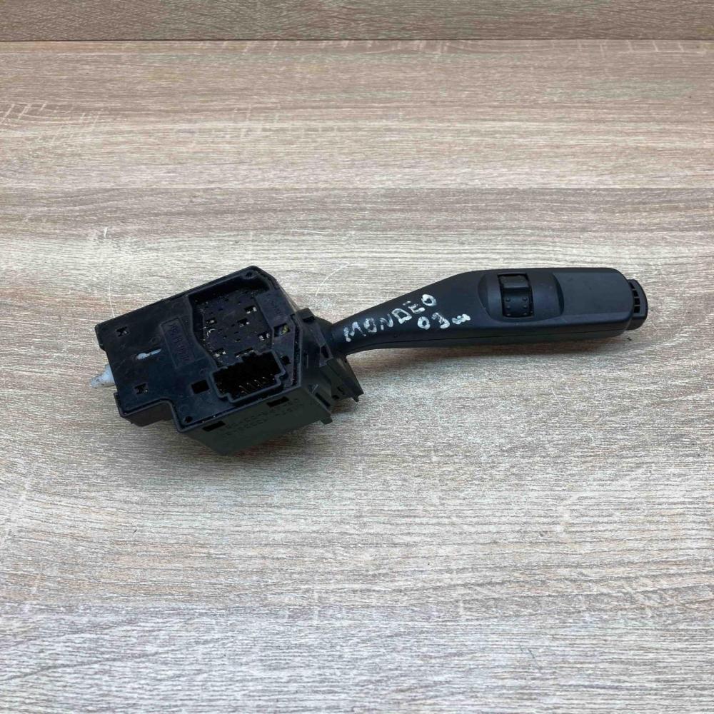 4M5T 13335 BD 17D940A  Indicator stalk Ford Focus