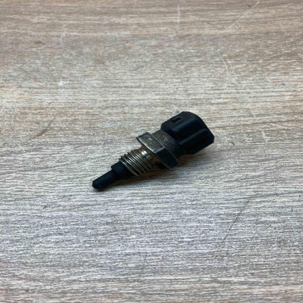 946905379   Intake air temperature sensor Volkswagen PASSAT B5