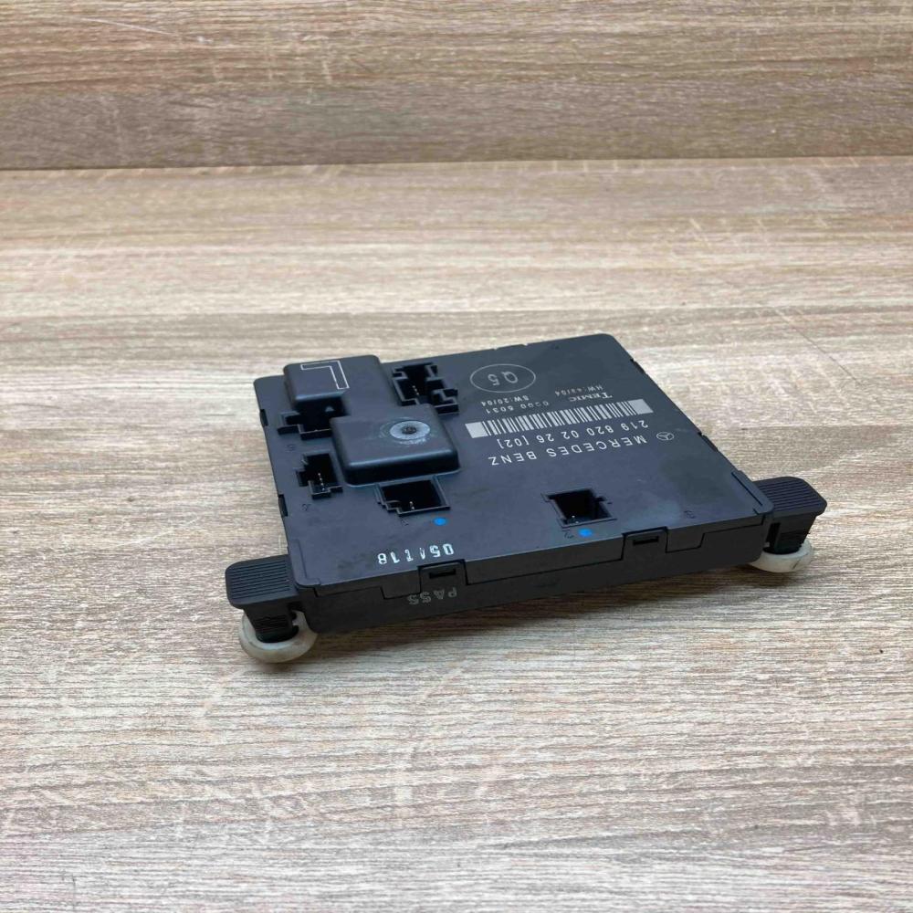 2198200226  Left Door control unit/module Mercedes-Benz CLS C219