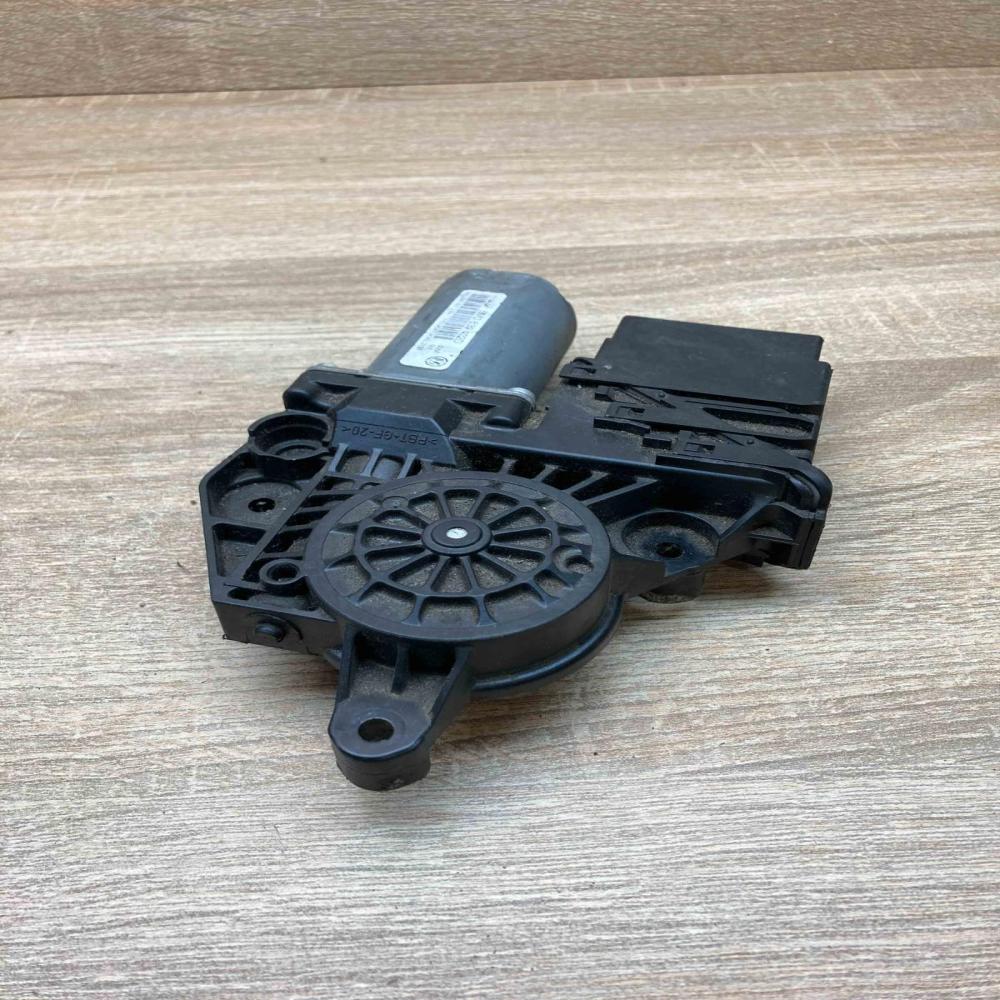 5M0839402D 1K0959794AA  Rear door window regulator motor Volkswagen Golf Plus