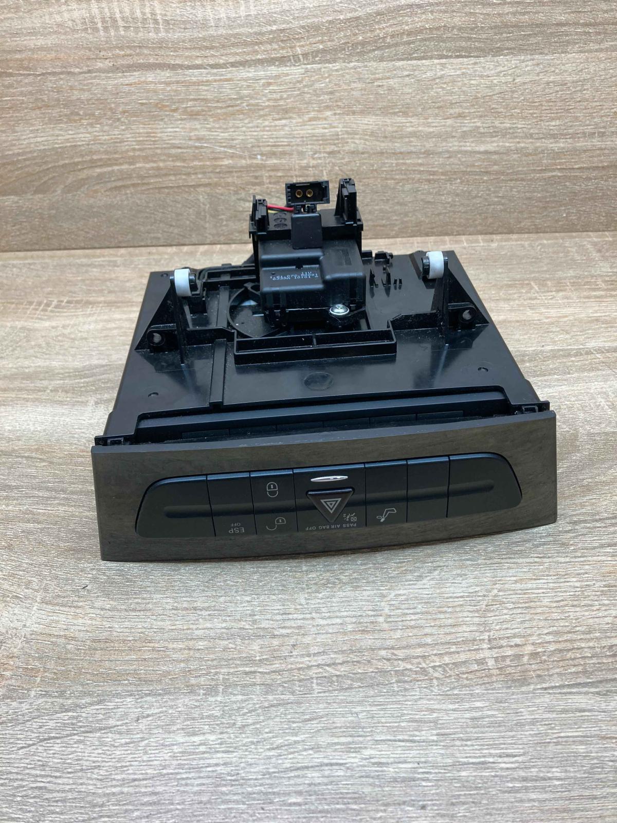 Mercedes Switch With CD Changer   CD/DVD changer Mercedes-Benz E W211