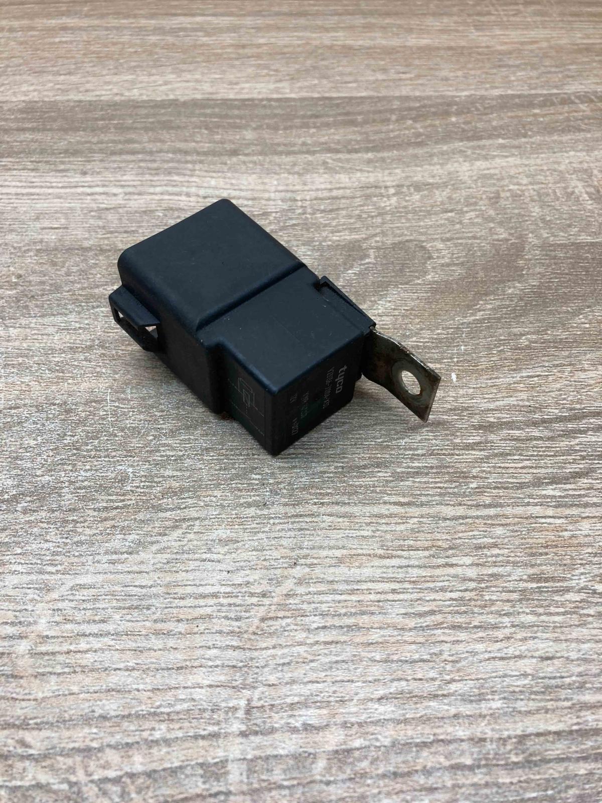 V23136 J1004 X30 YWB101200  Other relay Rover 25