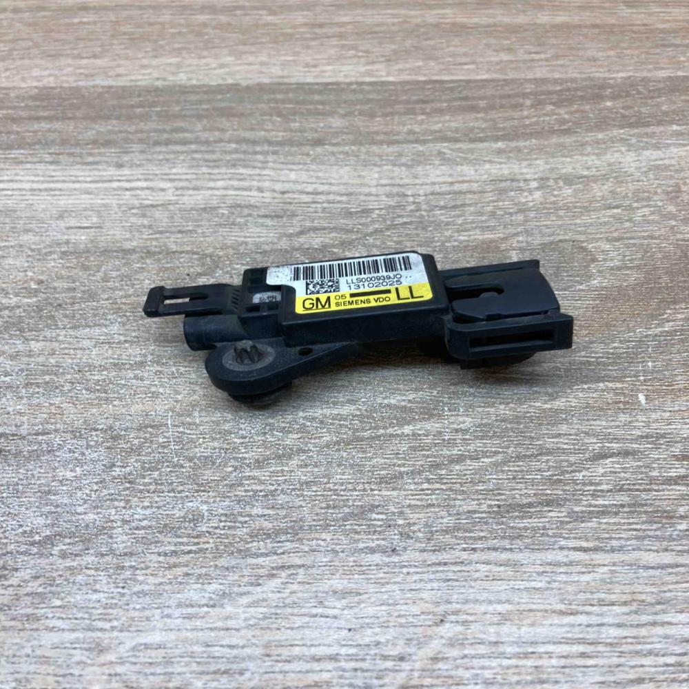 13102025   Airbag deployment crash/impact sensor Opel Signum