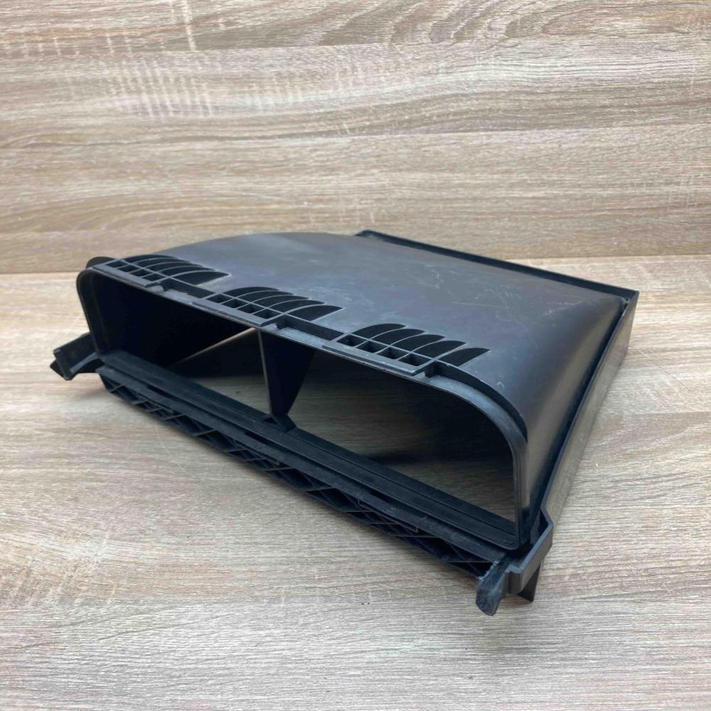 2118300003   Air filter box cover Mercedes-Benz E W211