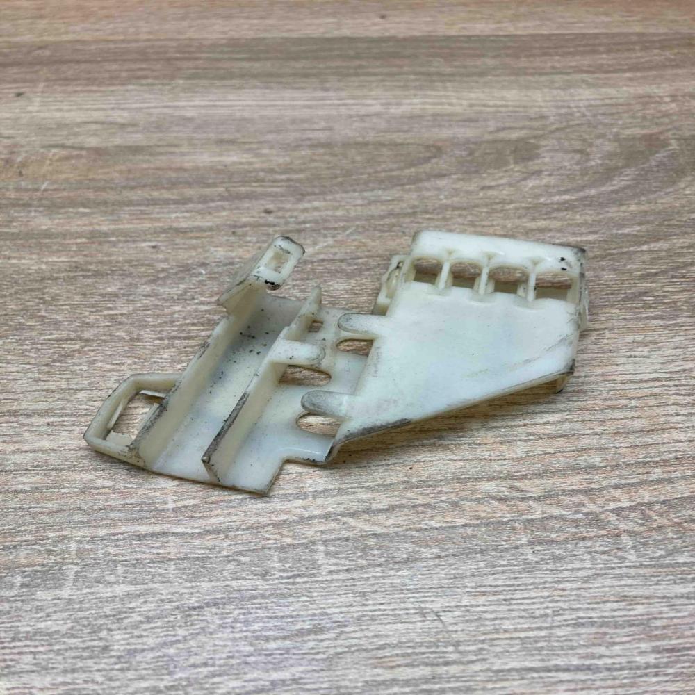 2115465343   Other engine bay part Mercedes-Benz E W211