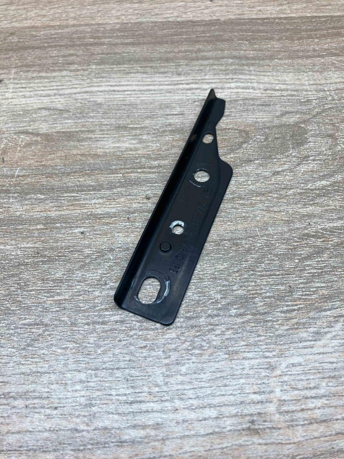 A2128810206   Front bumper mounting bracket Mercedes-Benz E W212