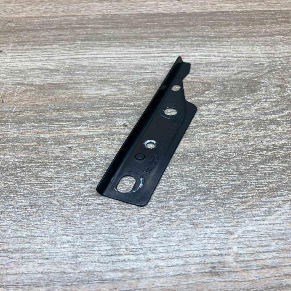 A2128810206   Front bumper mounting bracket Mercedes-Benz E W212
