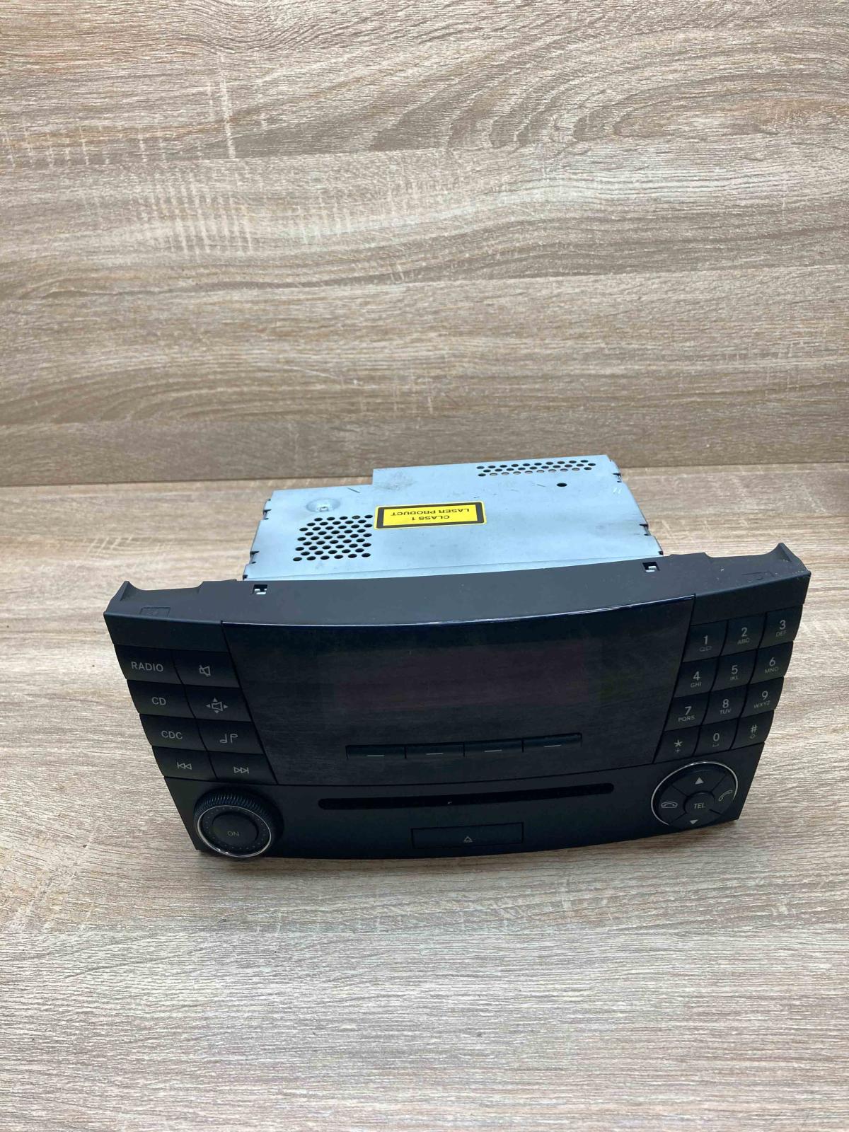 A2118702889   Radio/CD/DVD/GPS head unit Mercedes-Benz E W211