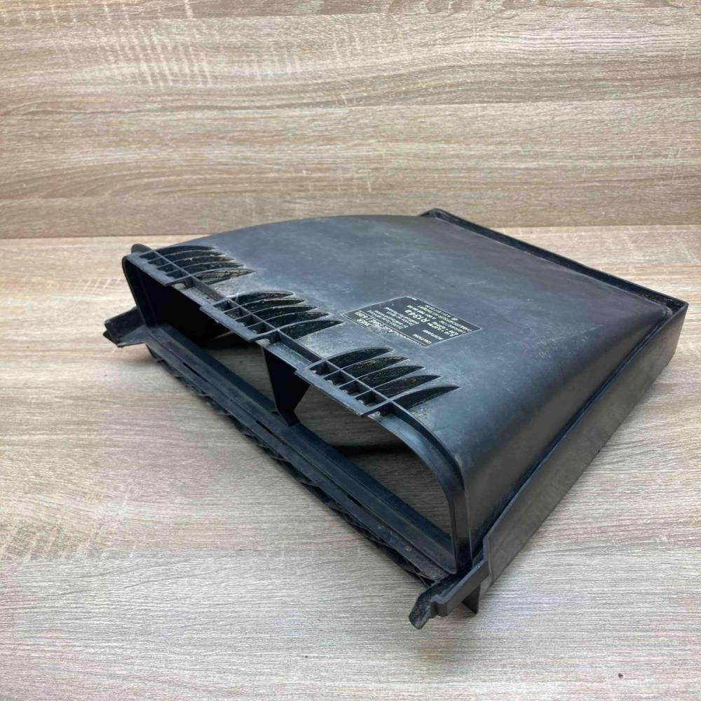2118300003   Air filter box cover Mercedes-Benz E W211