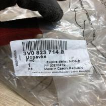 3V0823714B   Other engine bay part Skoda Superb B8 (3V)