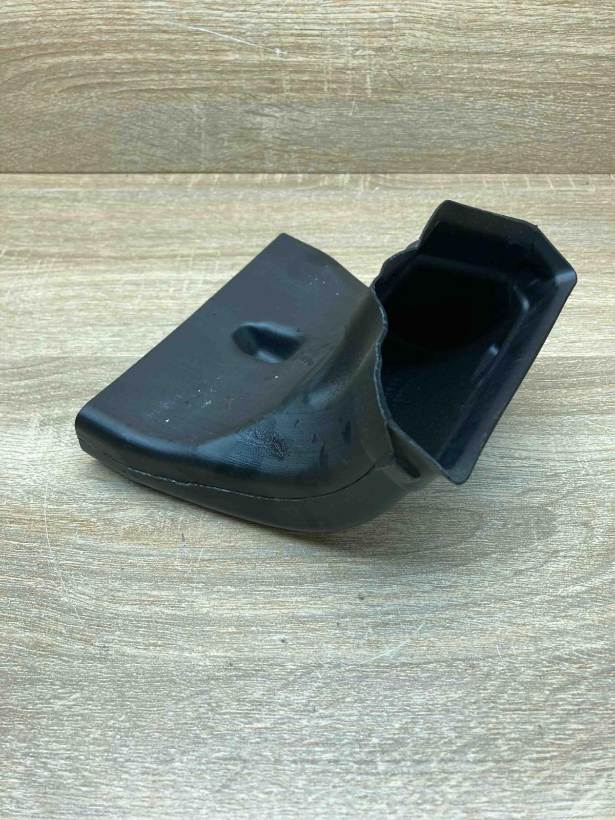 7063335 109384  Cabin air duct channel BMW 5 E60 E61