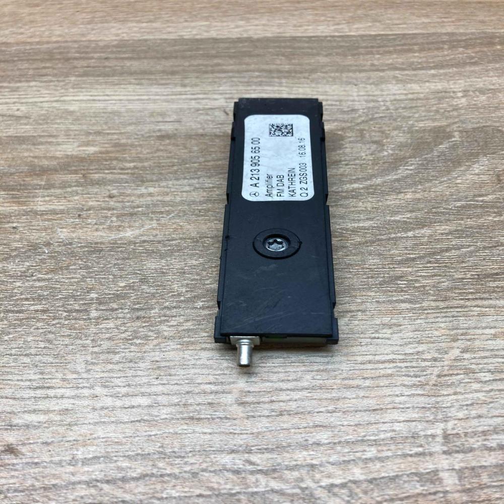 A2139056500   Aerial antenna amplifier Mercedes-Benz C W205