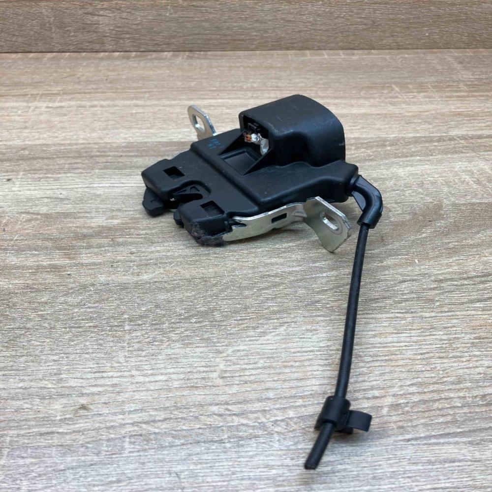 A2059200476 Q04144816 With Plug Seat back rest lock catch Mercedes-Benz C W205