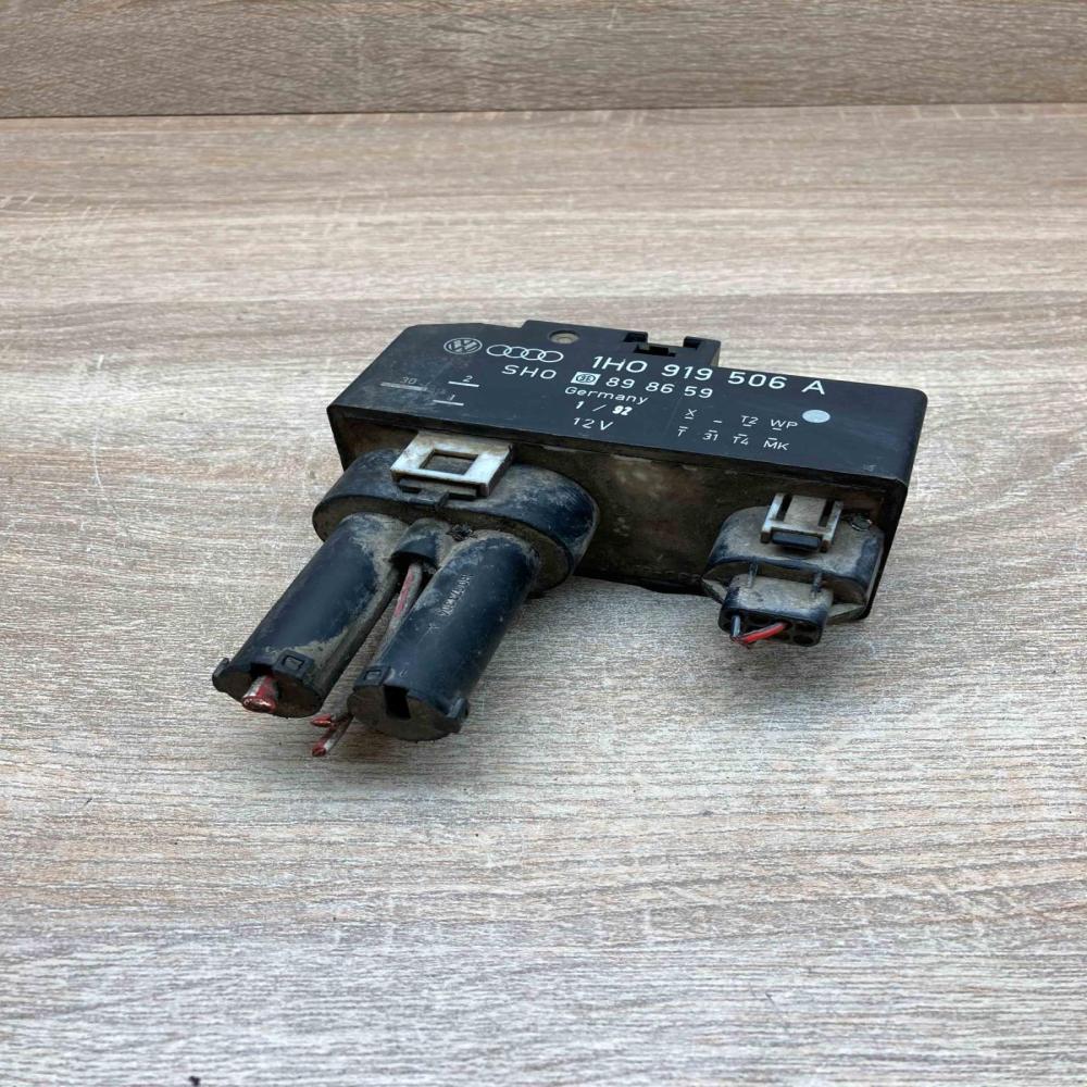 1H0919506A   Coolant fan relay Volkswagen Golf III