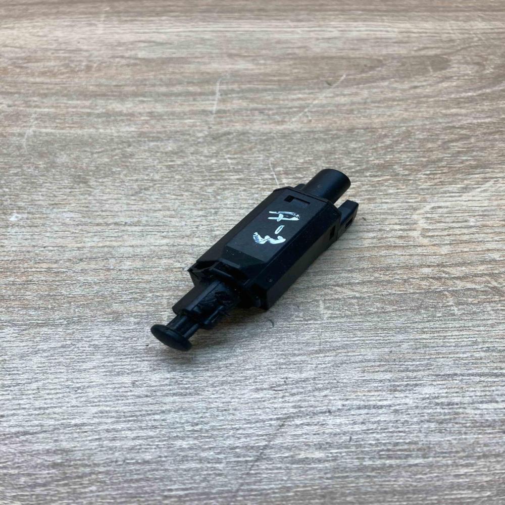 191945515B   Brake pedal sensor switch Audi A3 S3 8L