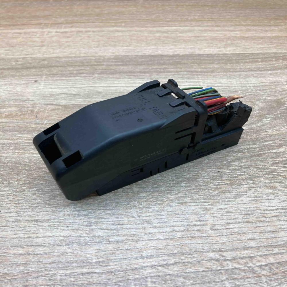 1355513D 0055404481 Damaged Plug wire Mercedes-Benz CLS C219