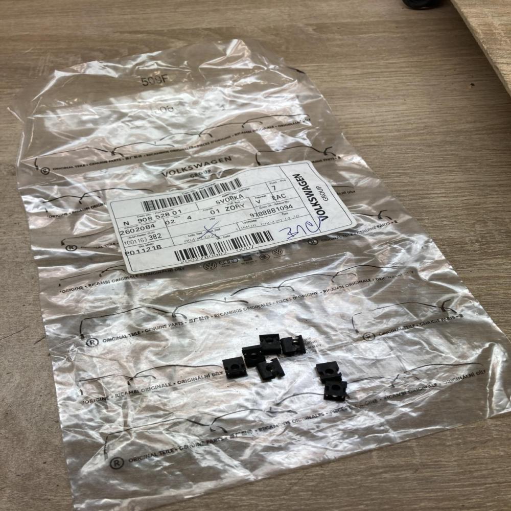 N 90852801 N90852801  Other body part Volkswagen PASSAT CC